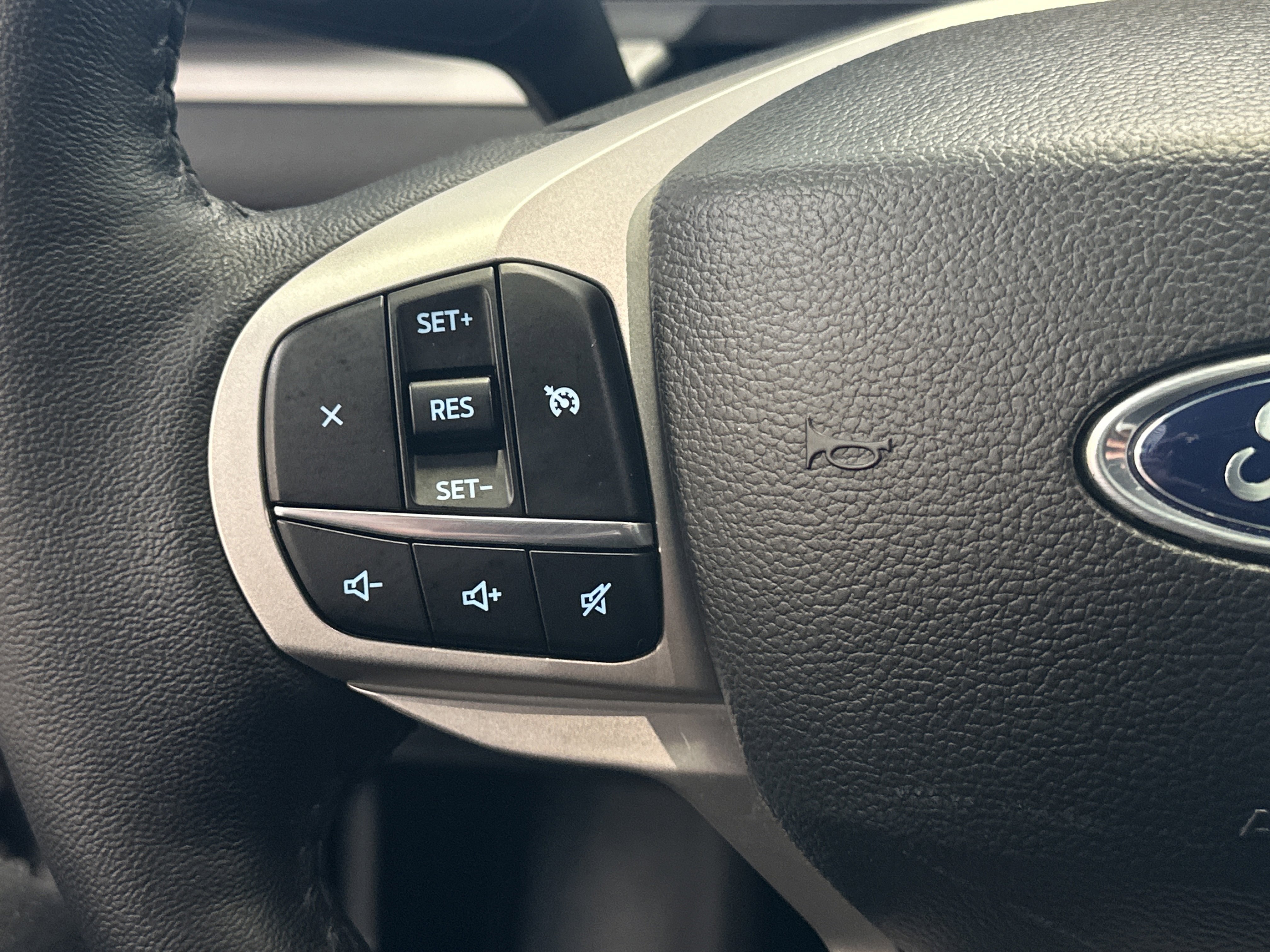 Used 2023 Ford Explorer XLT w/ Equipment Group 202A image 34