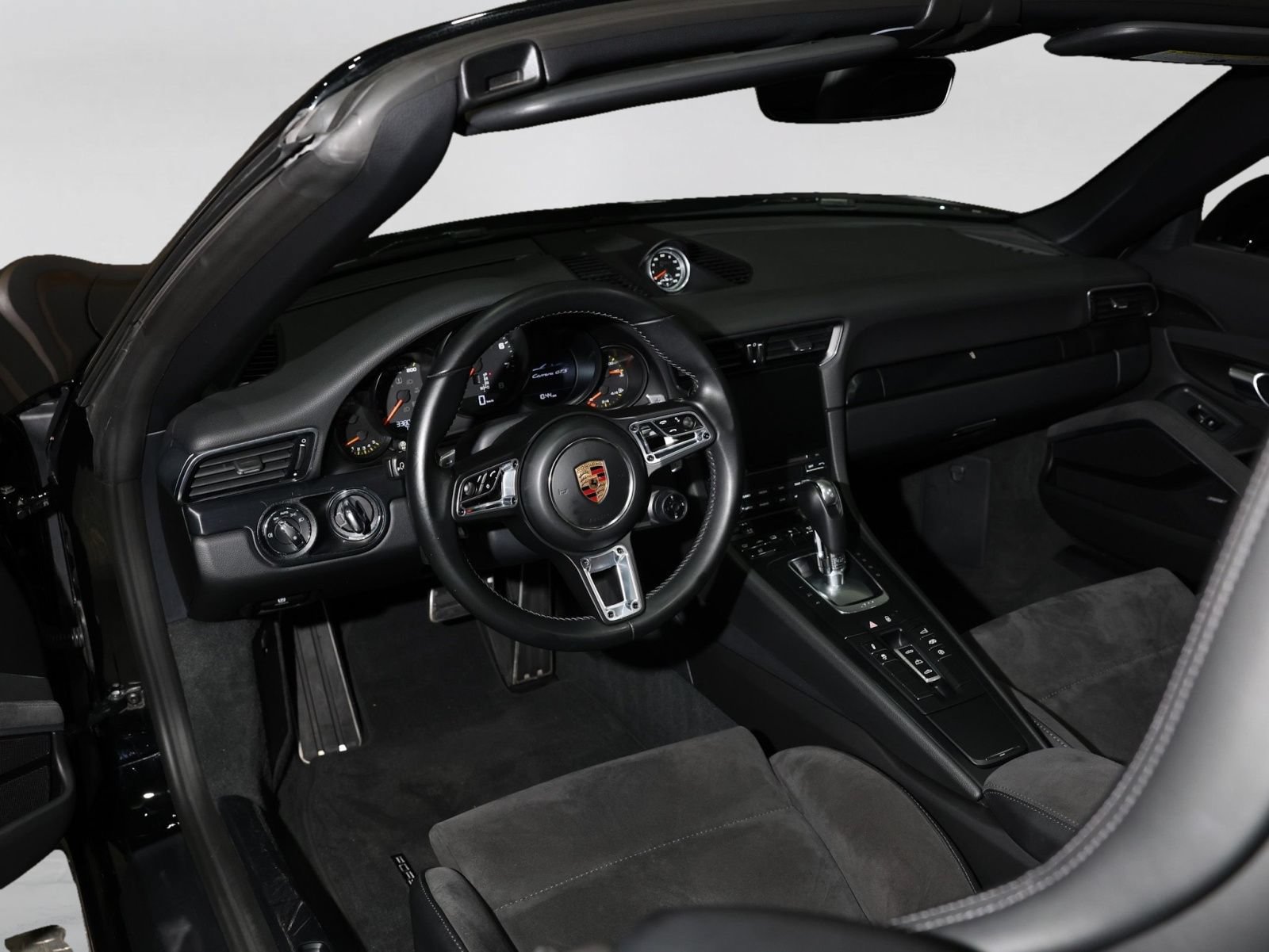 Used 2017 Porsche 911 Carrera GTS RWD image 5