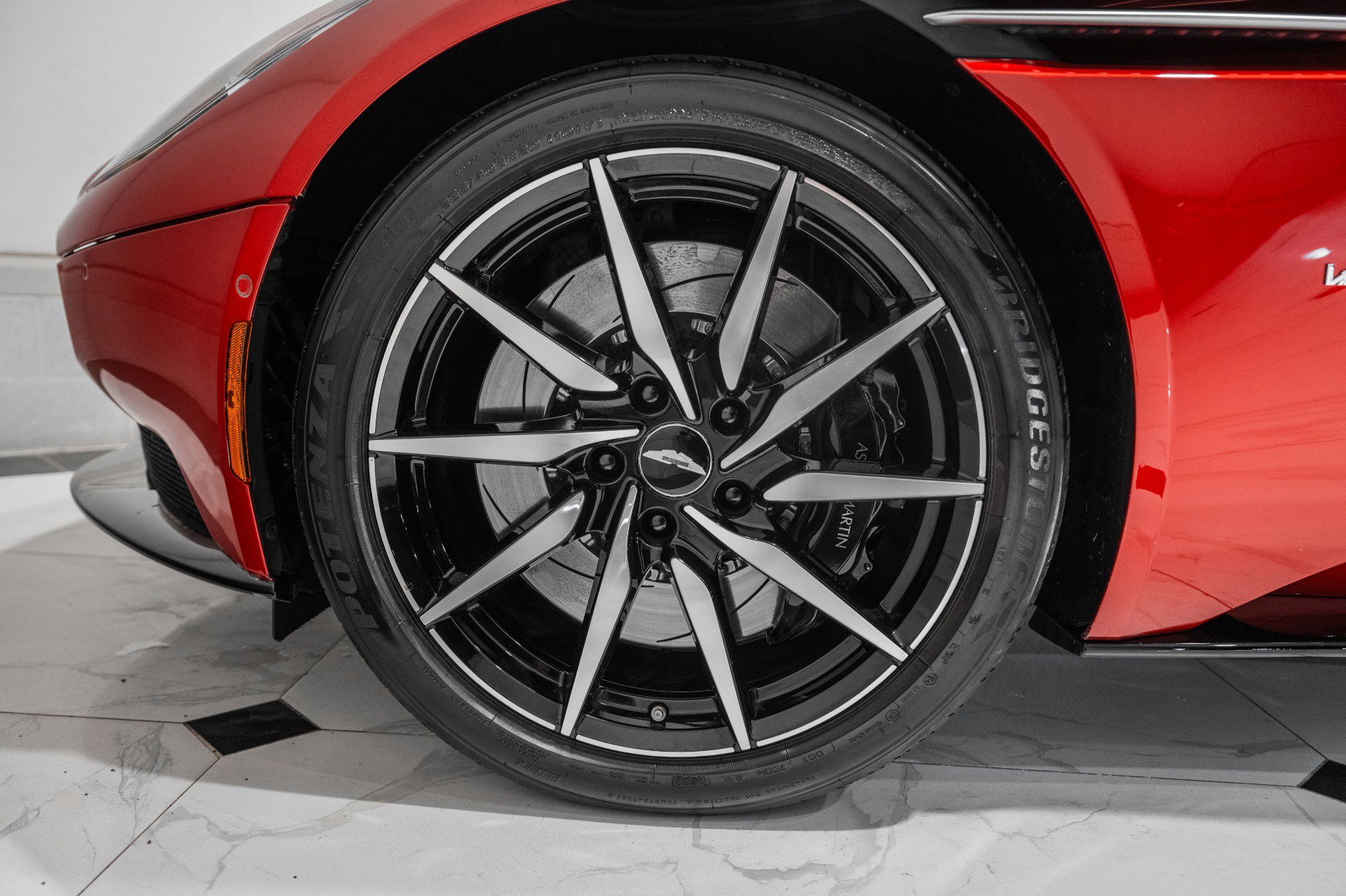 Used 2017 Aston Martin DB11 V12 image 4