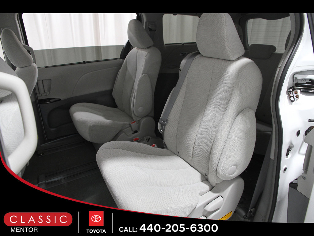 Used 2012 Toyota Sienna LE w/ Towing Pkg image 17