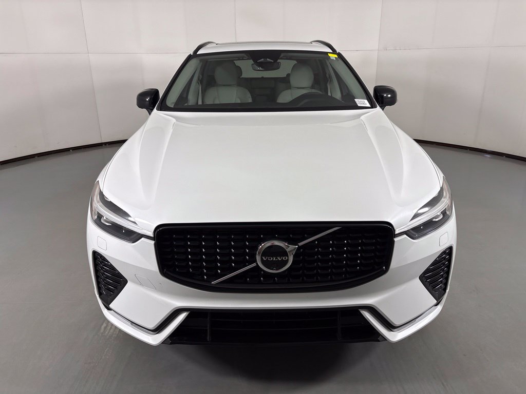 Used 2024 Volvo XC60 B5 Plus w/ Protection Package Premier AWD/4WD image 3