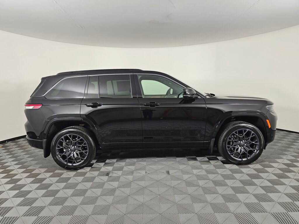 New 2026 Jeep Grand Cherokee Summit w/ Obsidian Package AWD/4WD image 3
