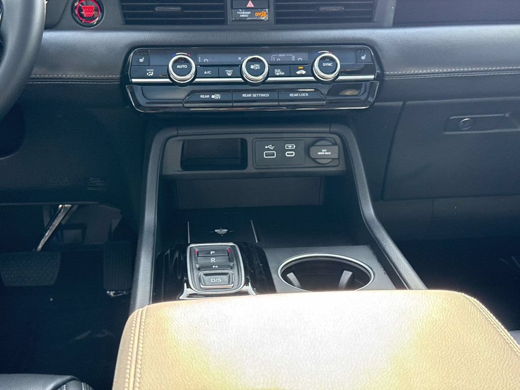 Used 2025 Honda Pilot Touring image 25