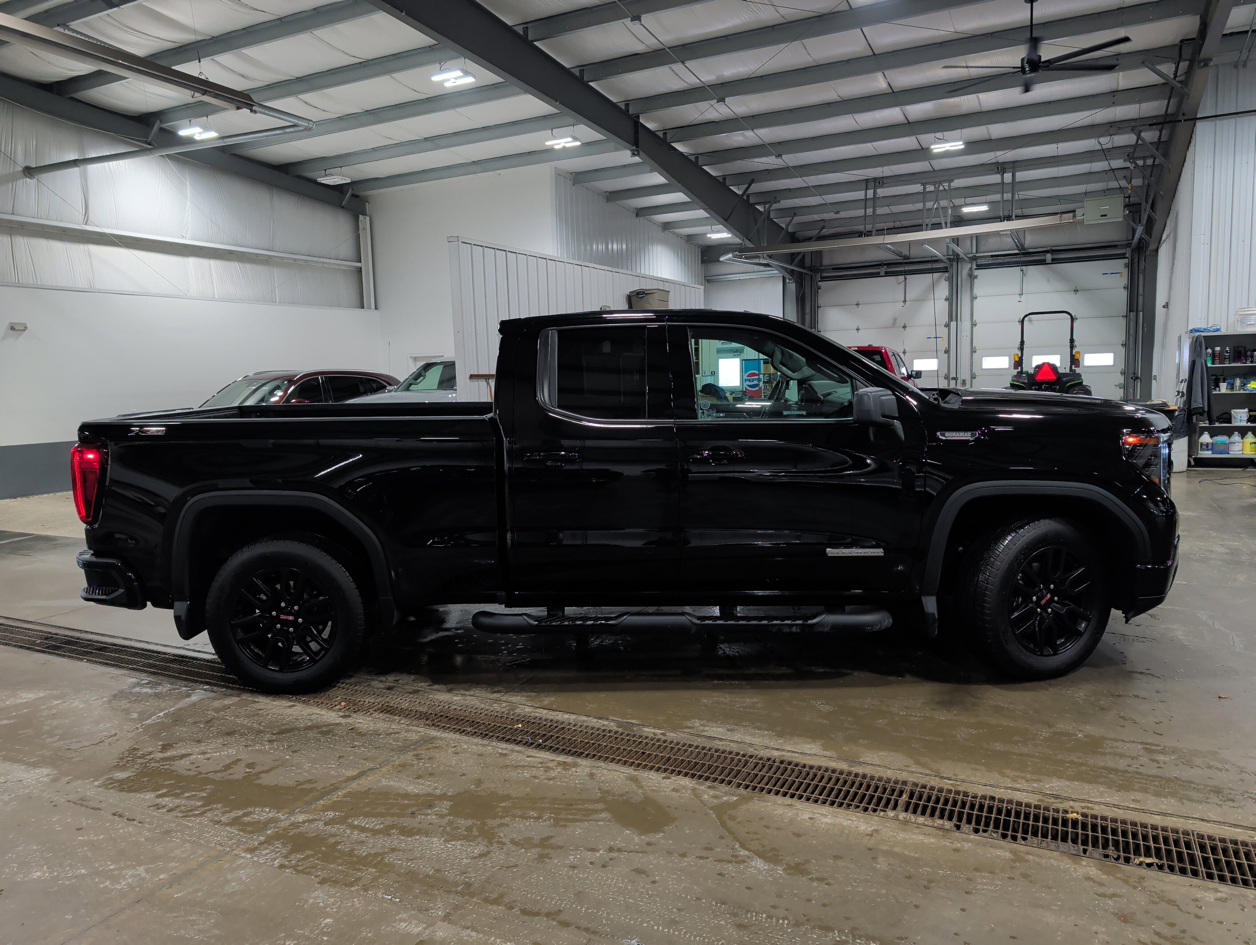 Used 2024 GMC Sierra 1500 Elevation w/ Preferred Package image 2