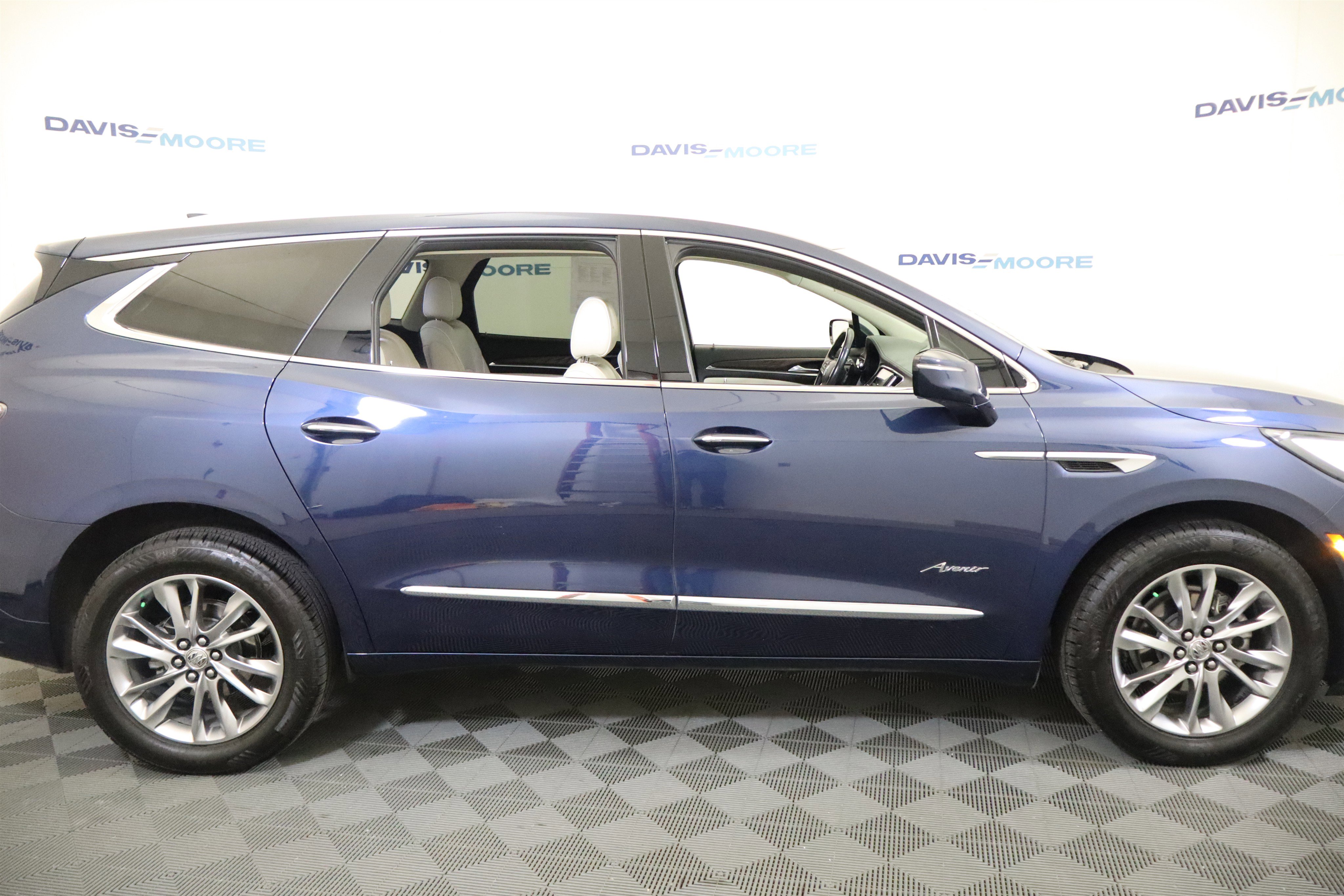 Used 2023 Buick Enclave Avenir w/ Avenir Technology Package image 4