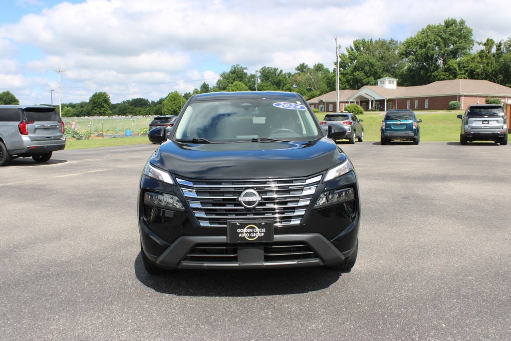 Used 2024 Nissan Rogue SV AWD/4WD image 3