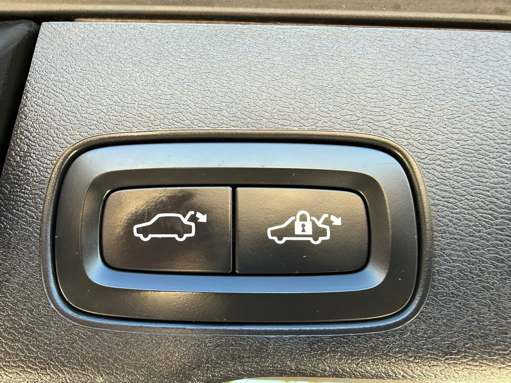 Used 2019 Volvo XC60 T6 Inscription w/ Protection Package Premier AWD/4WD image 15