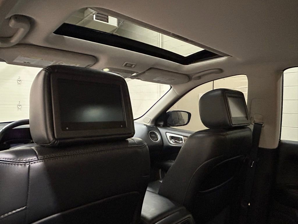 Used 2017 Nissan Pathfinder Platinum w/ Family Entertainment Package image 29