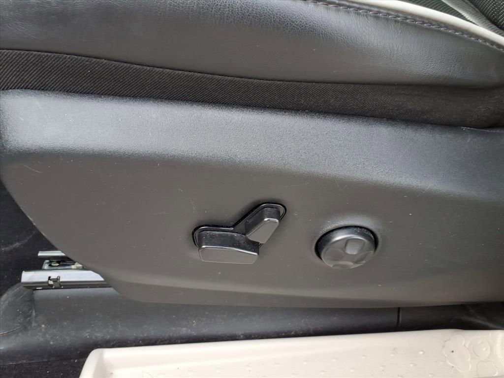 Certified 2023 Chrysler Pacifica Limited image 11