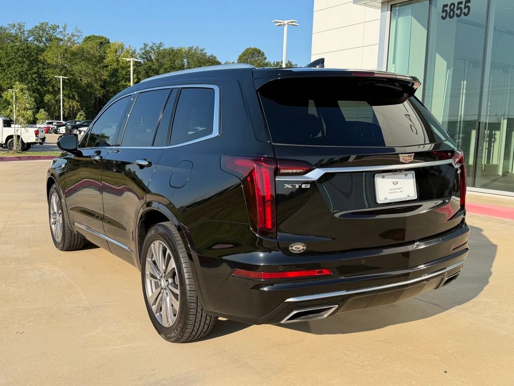 Used 2021 Cadillac XT6 Premium Luxury FWD image 3