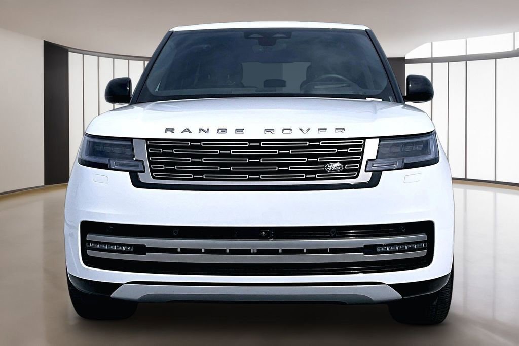Used 2025 Land Rover Range Rover SE image 2