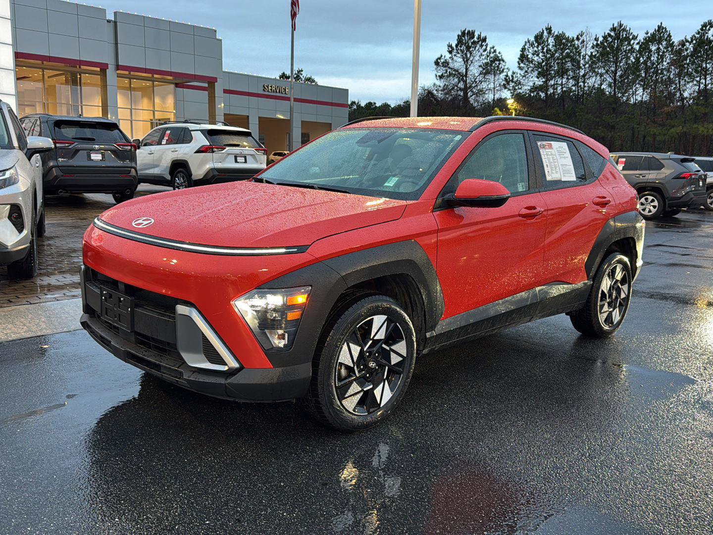 Used 2025 Hyundai Kona SEL image 2