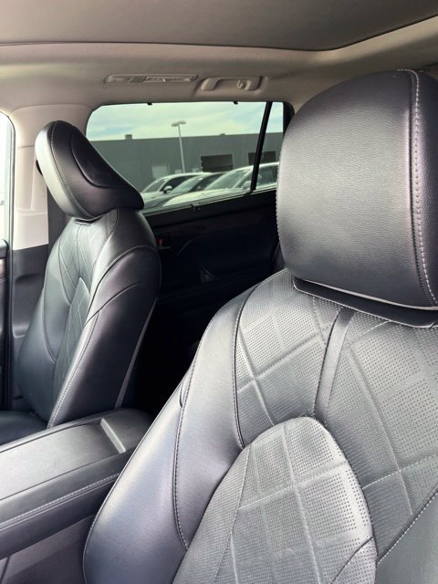 Used 2022 Toyota Highlander Platinum FWD image 5