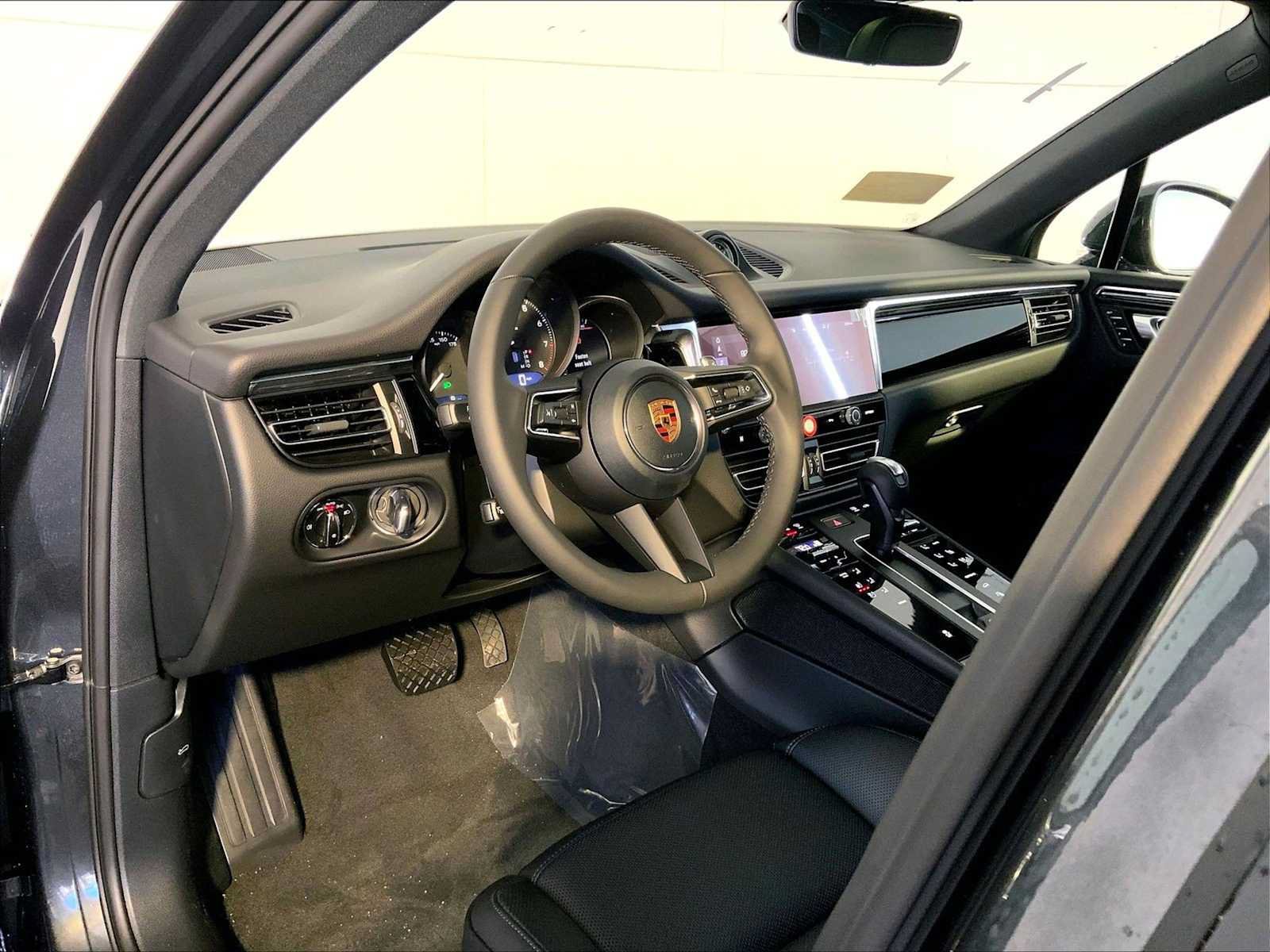New 2026 Porsche Macan AWD/4WD image 4