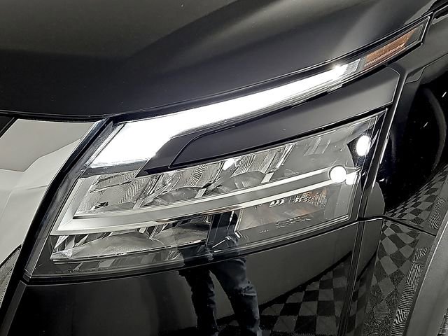 Used 2024 Nissan Pathfinder Platinum FWD image 9