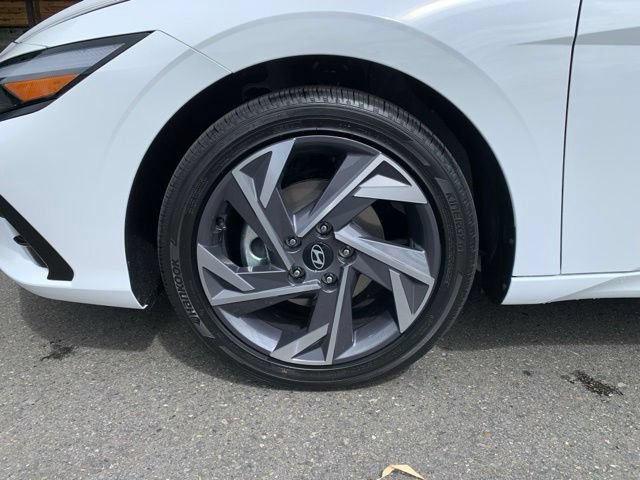 New 2026 Hyundai Elantra Limited FWD image 9
