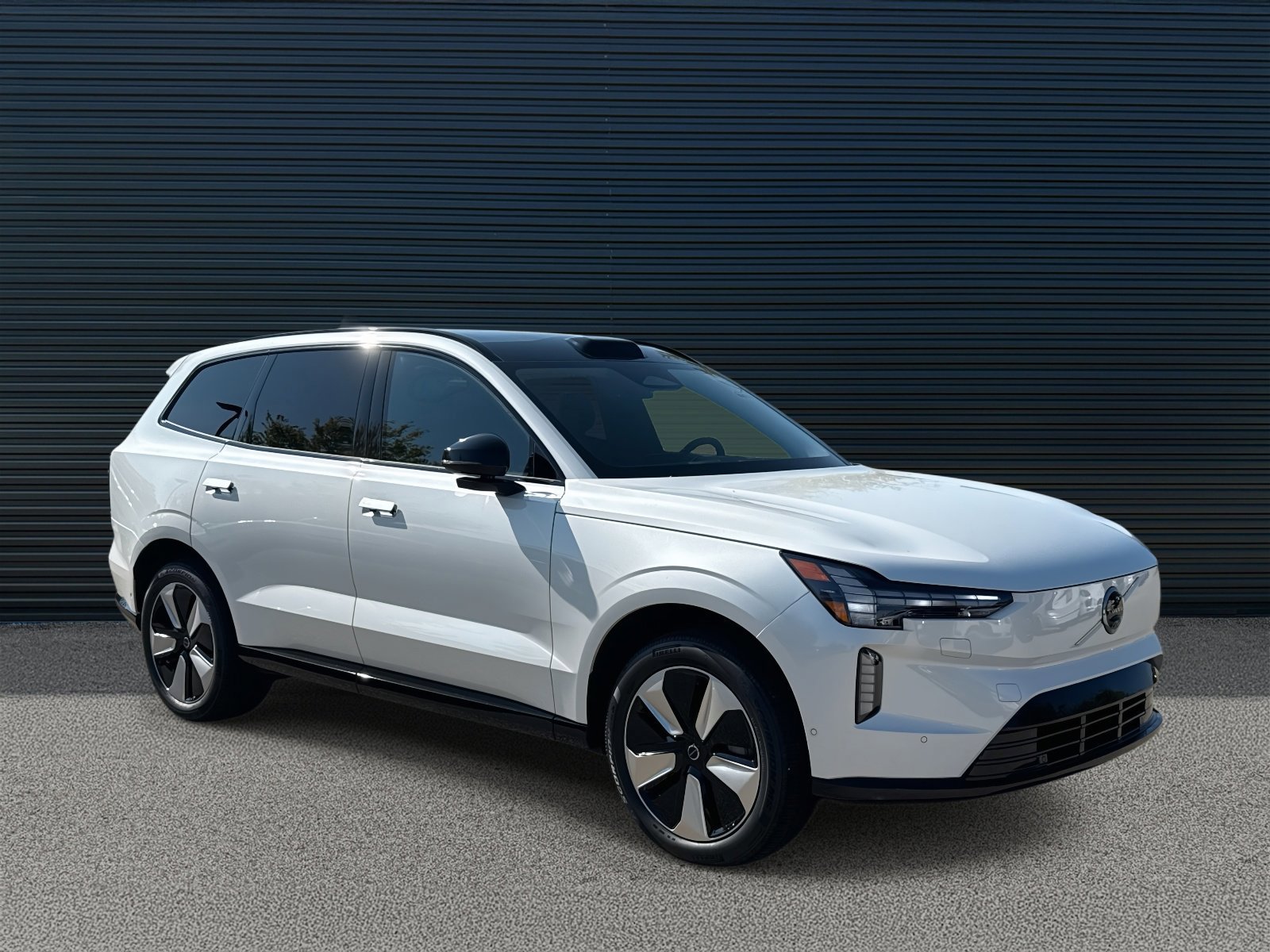 New 2025 Volvo EX90 Plus w/ Protection Package Premier image 3