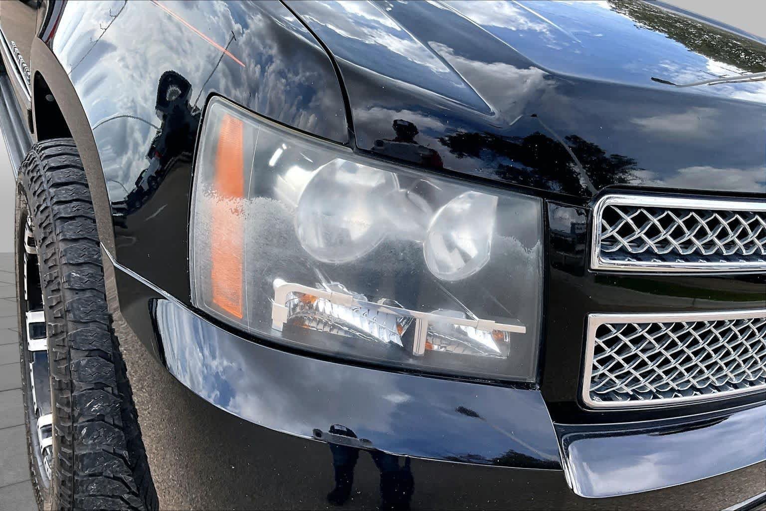 Used 2012 Chevrolet Avalanche LTZ AWD/4WD image 34