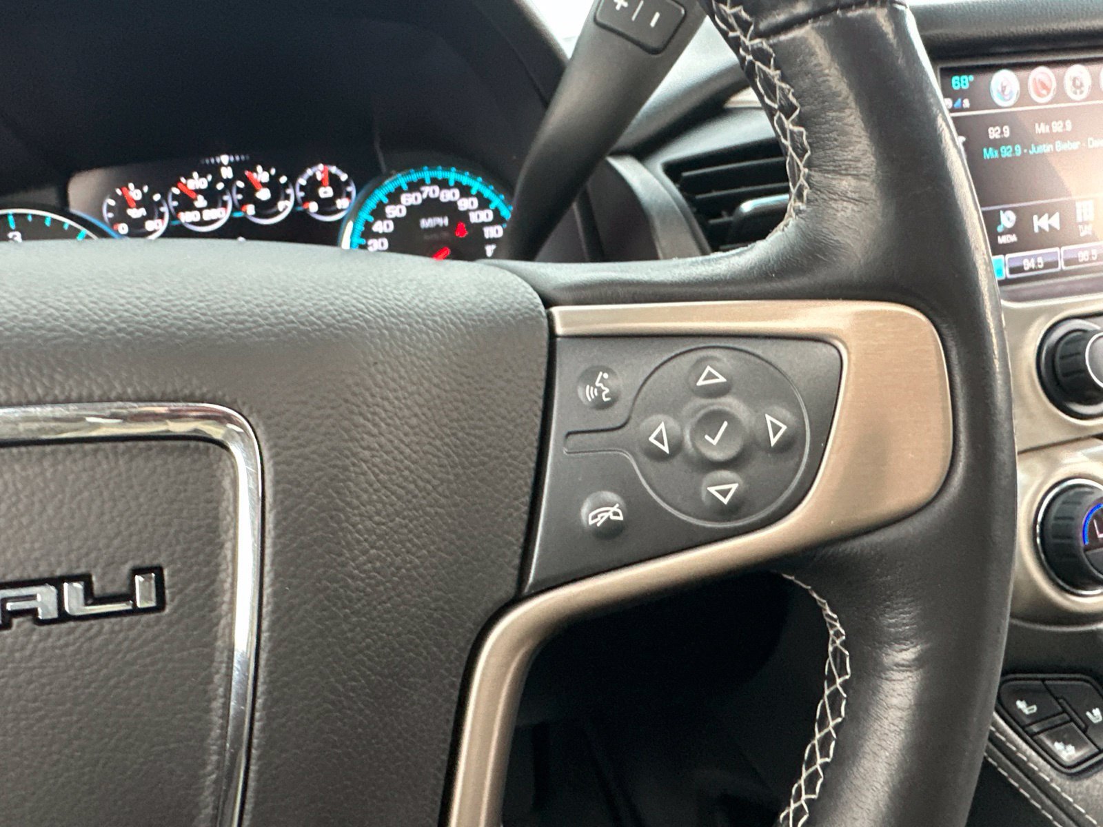 Used 2019 GMC Yukon Denali w/ Denali Ultimate Black Edition AWD/4WD image 60
