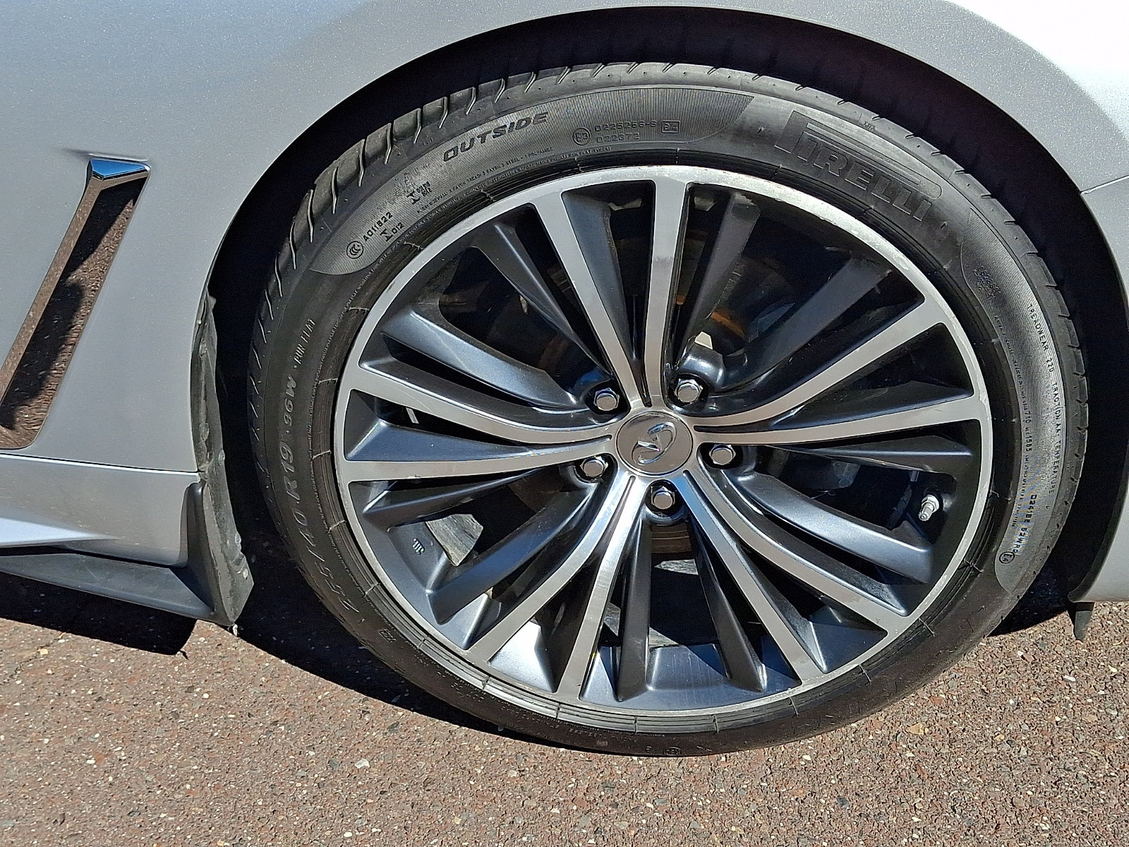 Used 2019 INFINITI Q60 3.0t Luxe w/ Essential Package AWD/4WD image 8