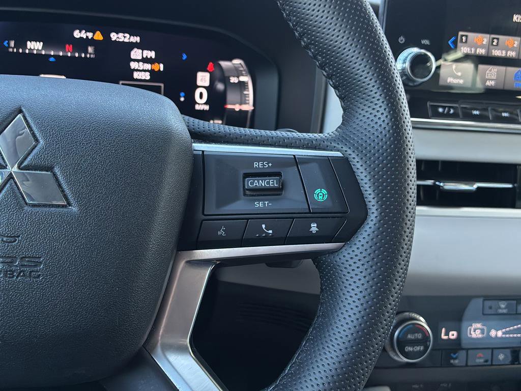 Used 2023 Mitsubishi Outlander SEL image 28