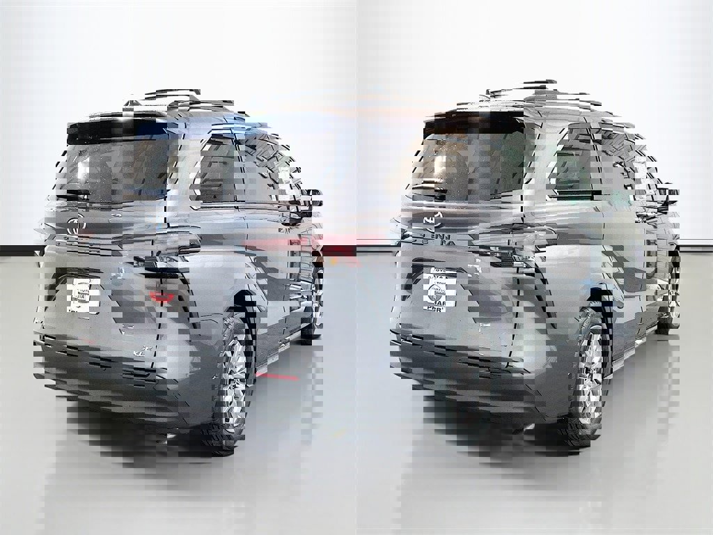 New 2025 Toyota Sienna XLE image 4