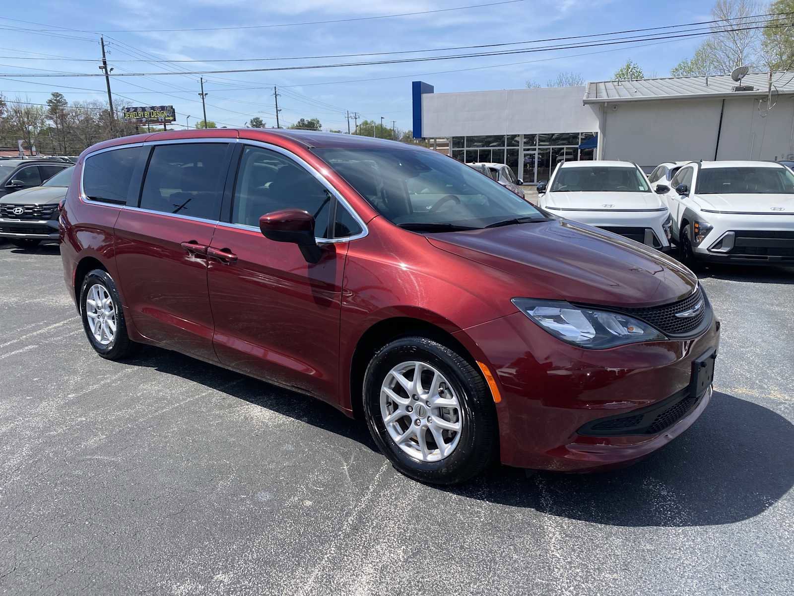 Used 2023 Chrysler Voyager LX image 2