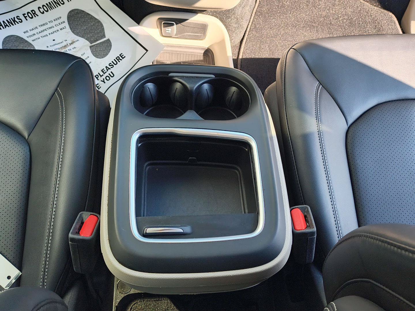 Used 2024 Chrysler Pacifica Touring-L FWD image 27