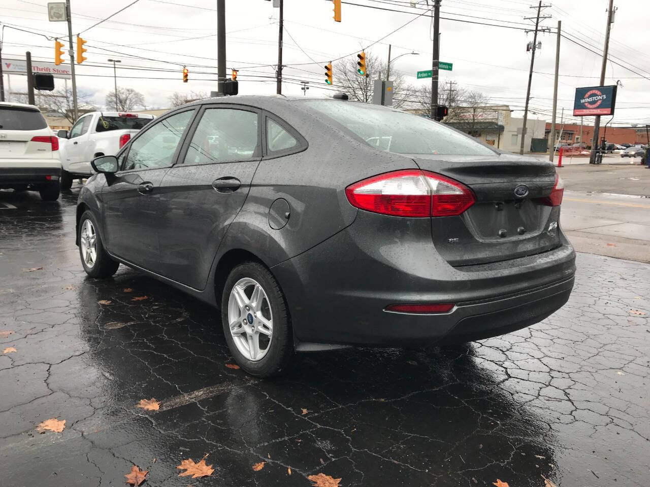 Used 2019 Ford Fiesta SE image 5