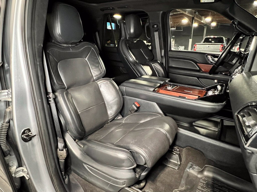 Used 2023 Lincoln Navigator Reserve AWD/4WD image 4