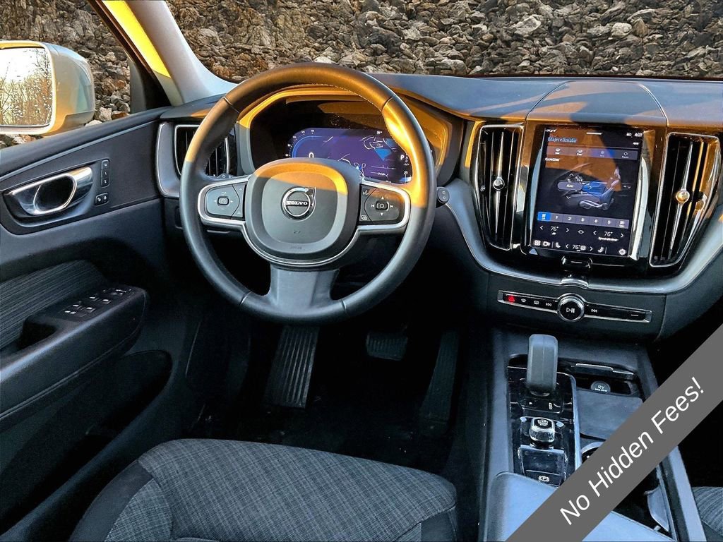 Used 2022 Volvo XC60 B5 Momentum AWD/4WD image 5