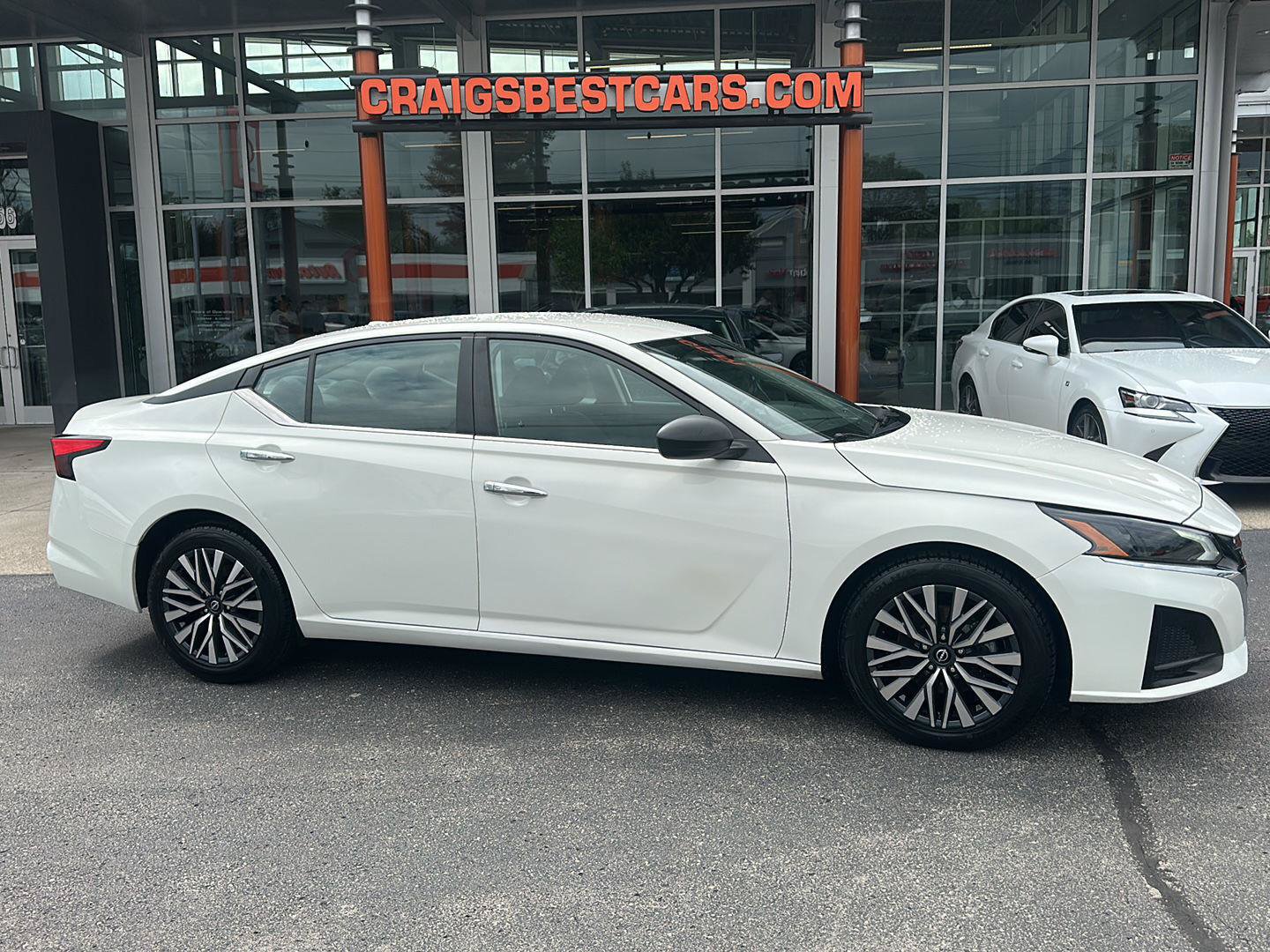 Used 2025 Nissan Altima 2.5 SV FWD image 1