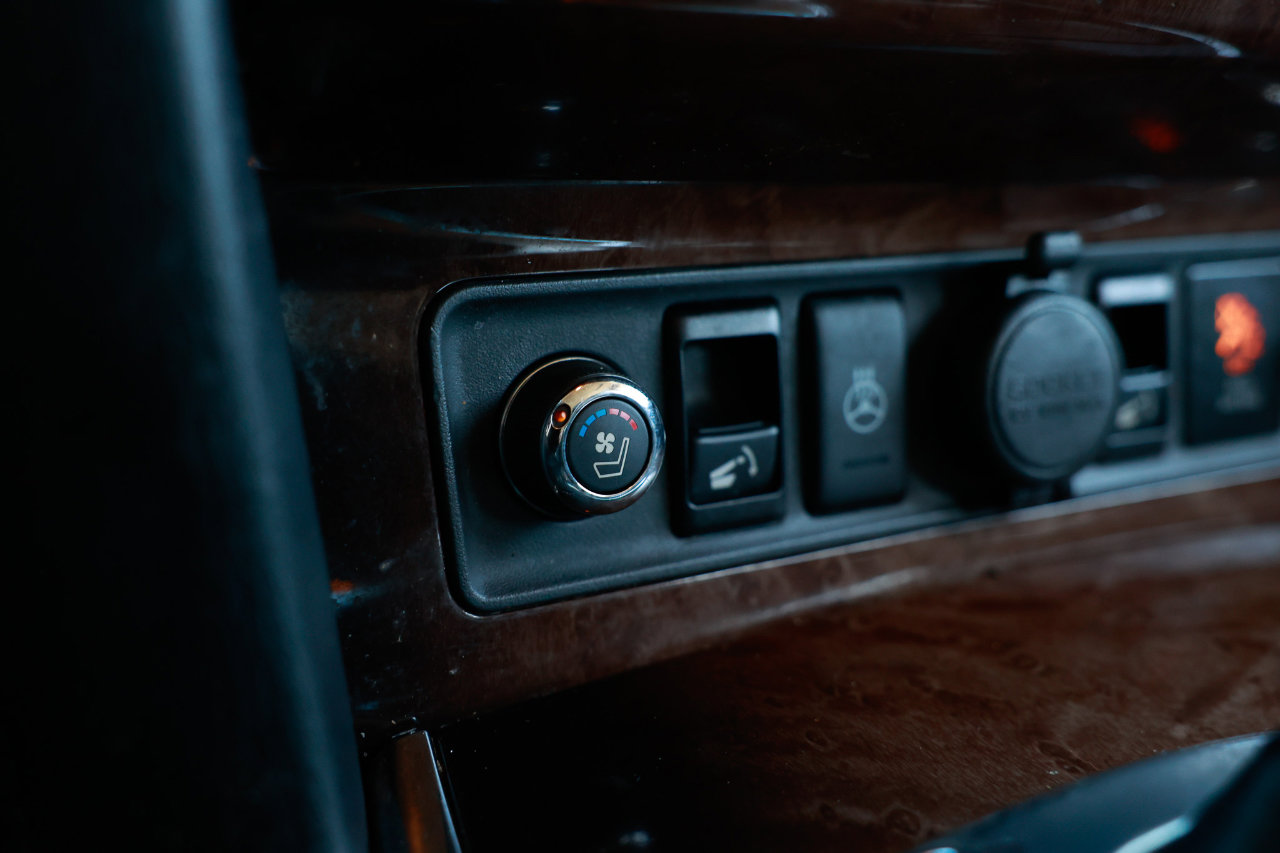 Used 2012 INFINITI QX56 2WD w/ Deluxe Touring Pkg image 35