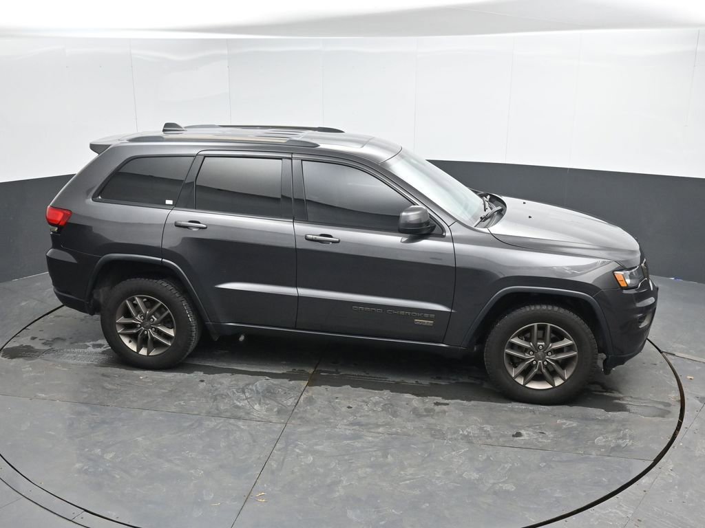 Used 2016 Jeep Grand Cherokee Laredo 75th Anniversary image 23