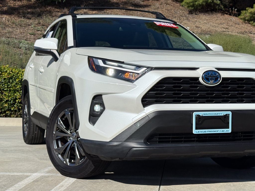 Used 2022 Toyota RAV4 XLE Premium AWD/4WD image 6