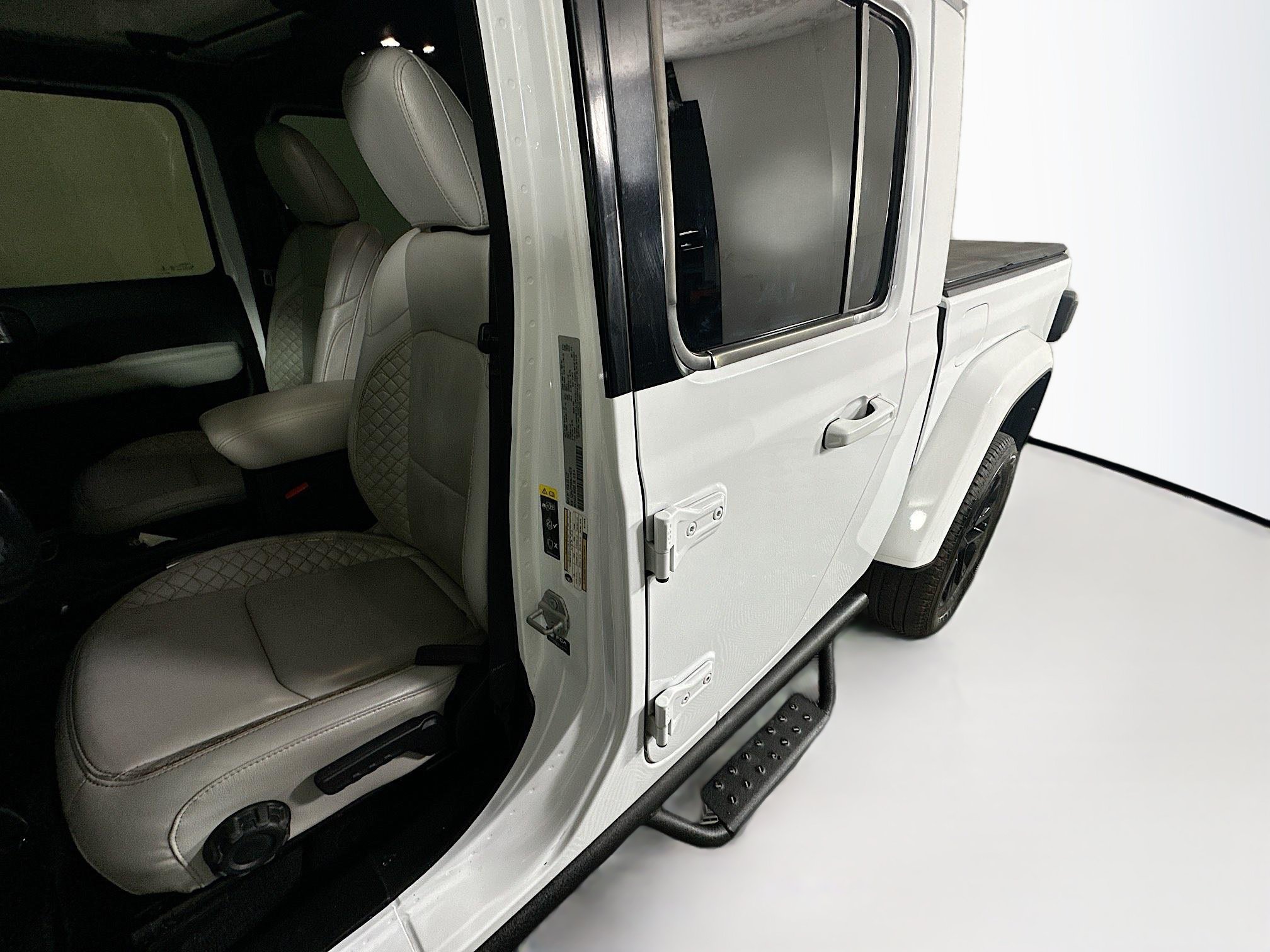 Used 2022 Jeep Gladiator Overland AWD/4WD image 12