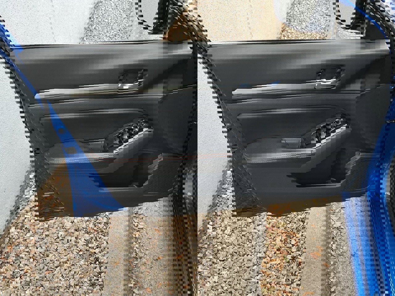 Used 2025 Nissan Altima 2.5 SR image 13