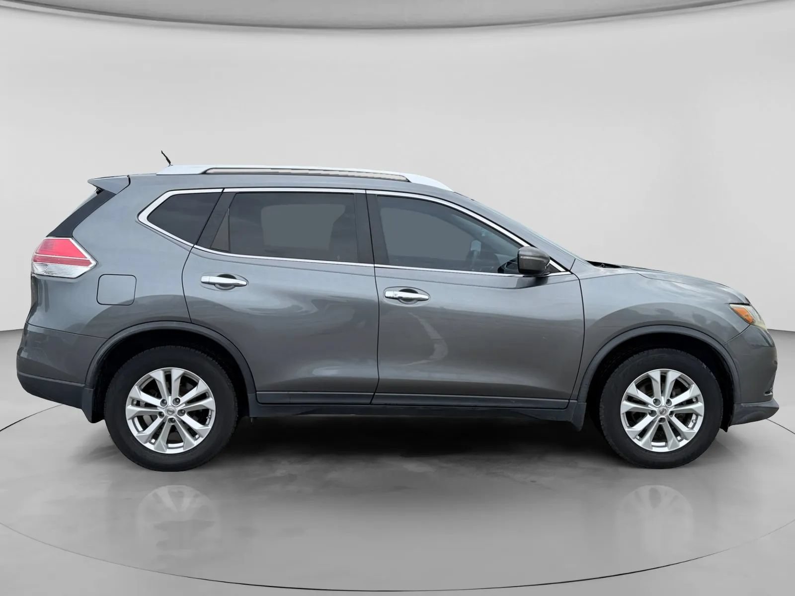 Used 2015 Nissan Rogue SV FWD image 6