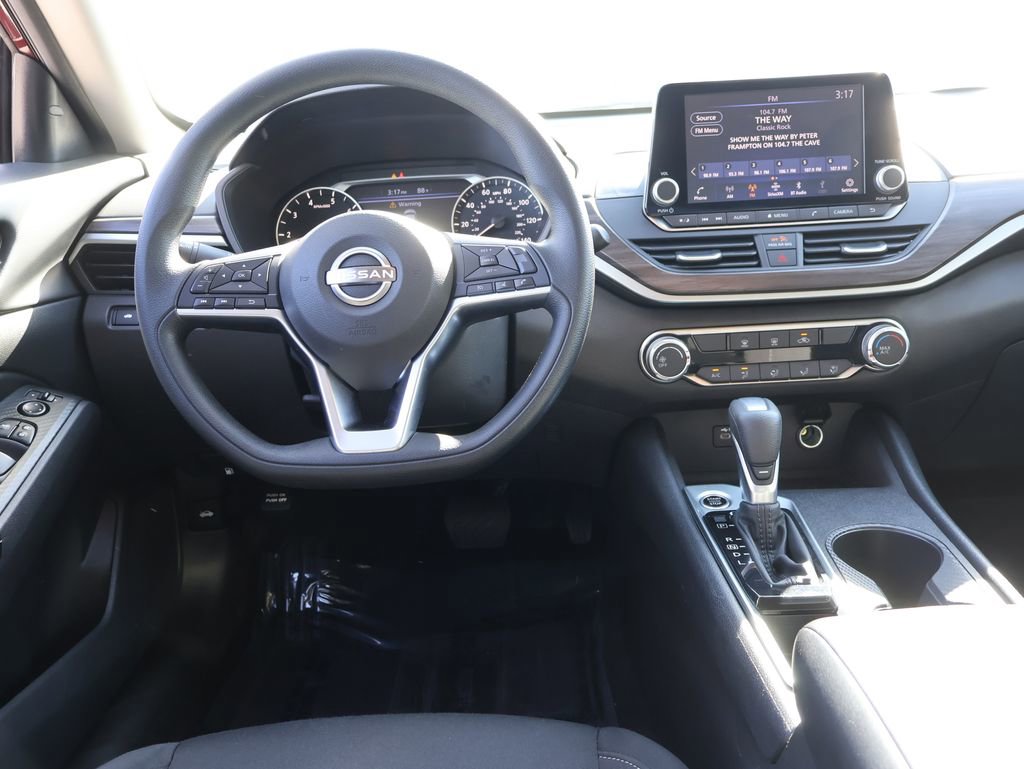 Used 2025 Nissan Altima 2.5 SV FWD image 18