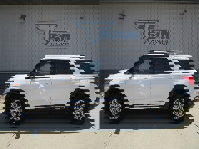 Used 2020 Ford Explorer XLT w/ Equipment Group 202A image 4