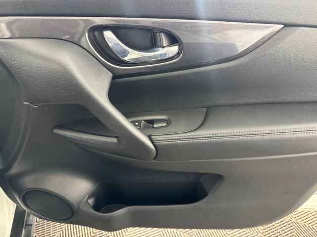 Used 2020 Nissan Rogue SV AWD/4WD image 19