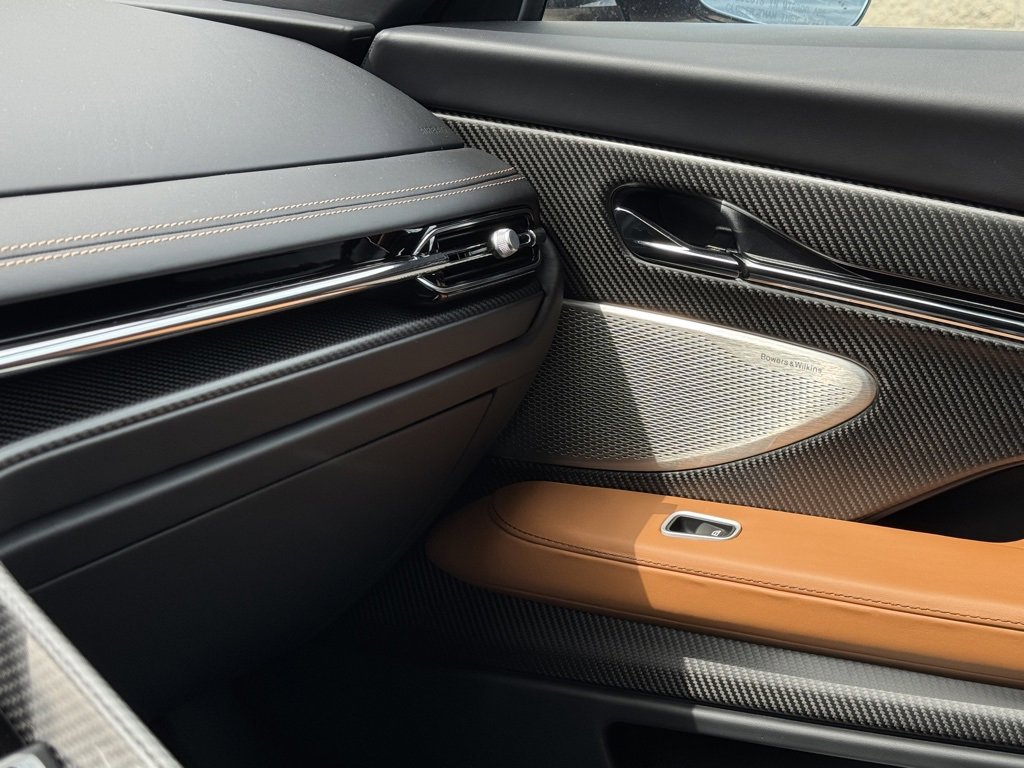 Used 2025 Aston Martin DB12 Coupe image 24