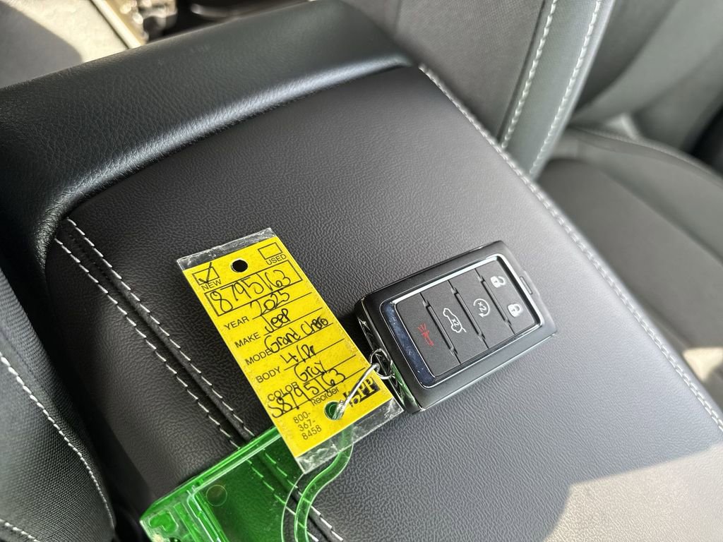 New 2025 Jeep Grand Cherokee L Laredo w/ Luxury Tech Group I image 33