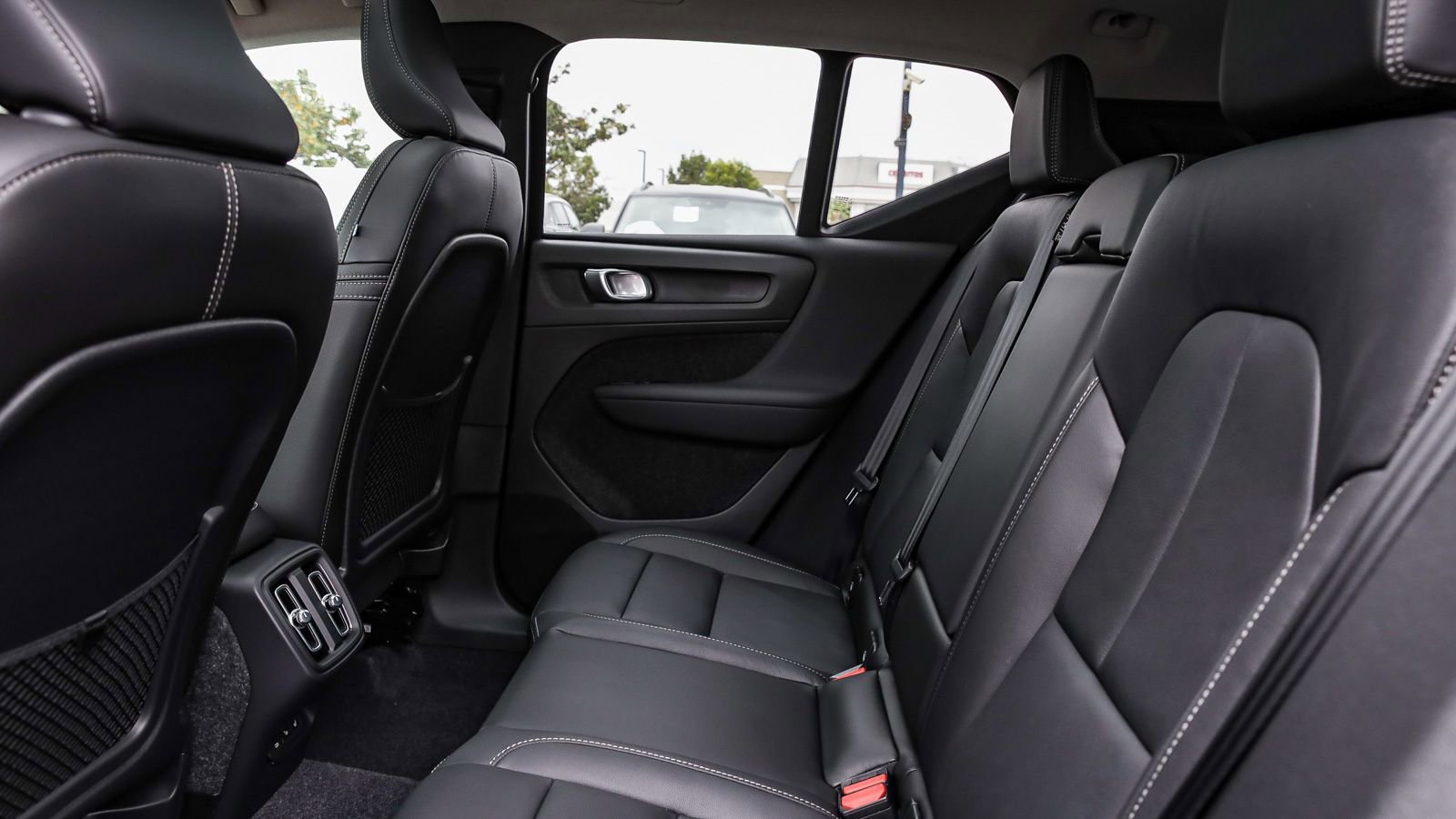 New 2025 Volvo XC40 B5 Plus w/ Climate Package image 21