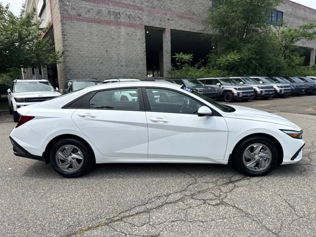 Used 2025 Hyundai Elantra SE FWD image 13