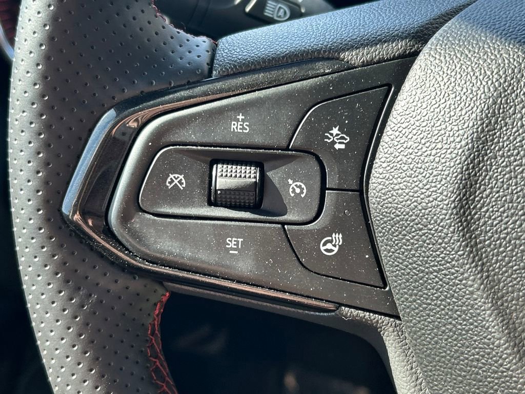 Used 2024 Chevrolet Trax RS FWD image 33