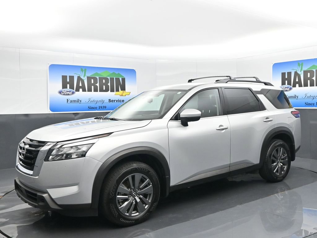 Used 2024 Nissan Pathfinder SV