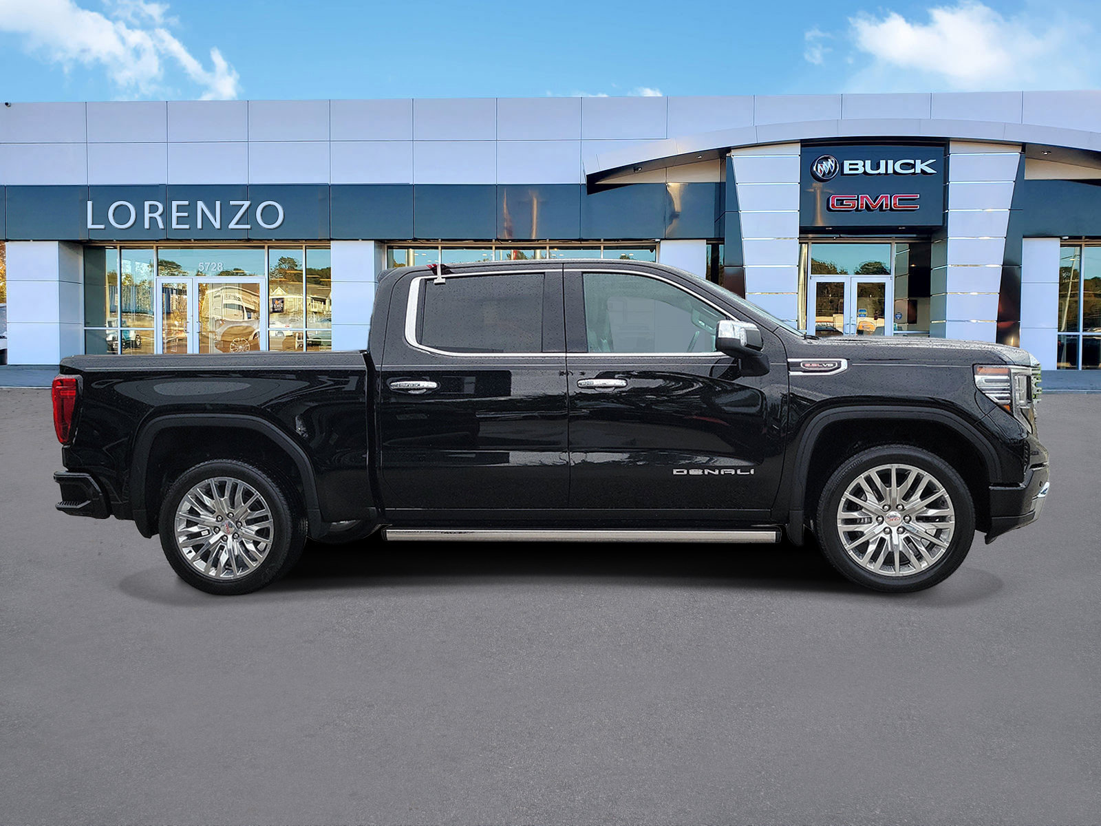 Used 2024 GMC Sierra 1500 Denali w/ Technology Package AWD/4WD image 4