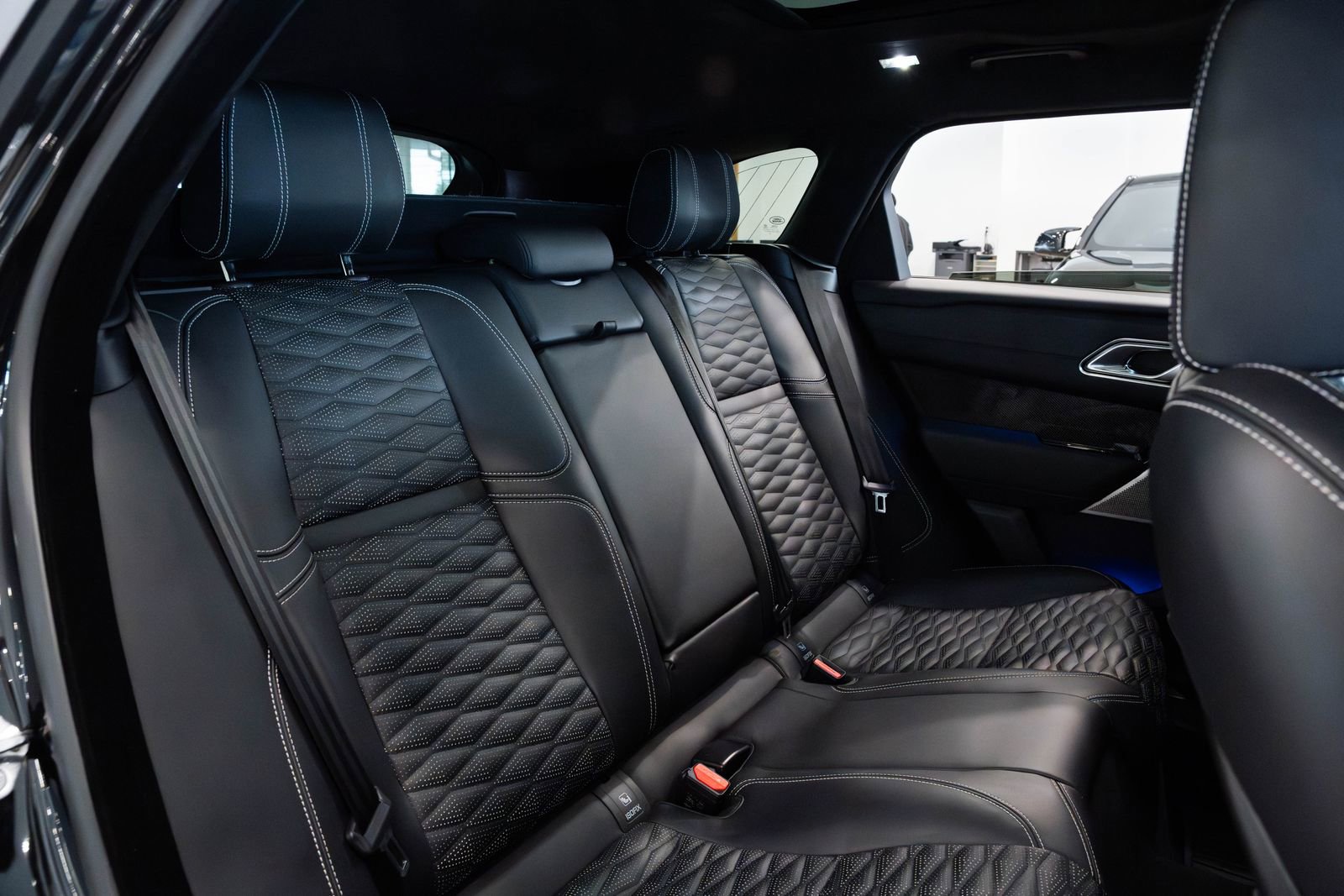 Used 2020 Land Rover Range Rover Velar SV Autobiography Dynamic image 24