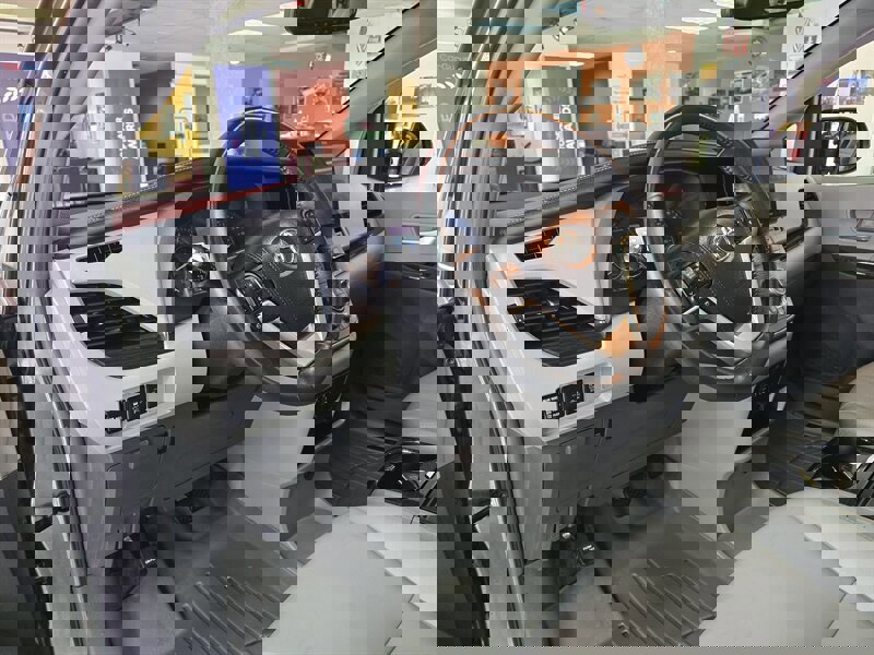 Used 2017 Toyota Sienna XLE w/ XLE Navigation Package image 8